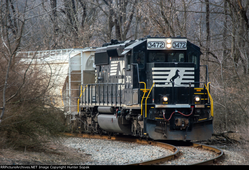 NS H75 crawls down the old LNE Wye